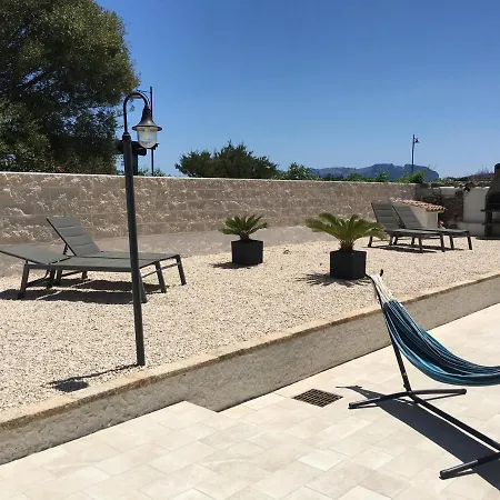 House Ilaria- Smeraldo Апартаменти
